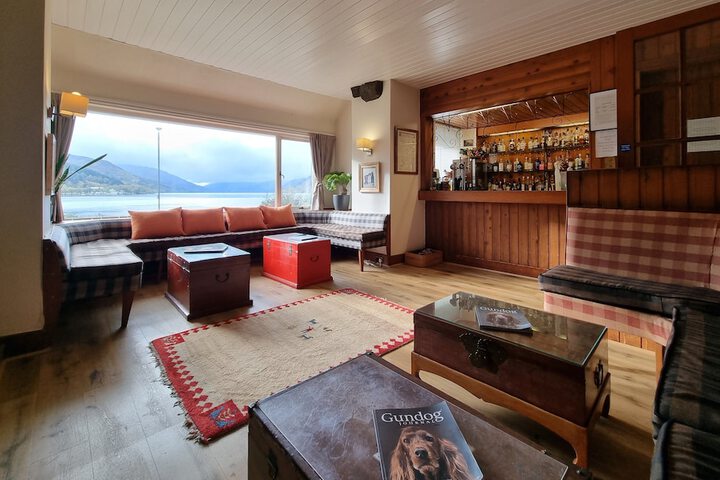 Lounge 46 of 67