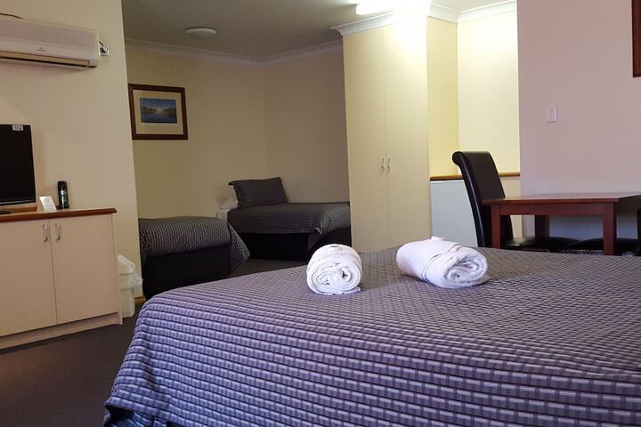 Room 16 of 37