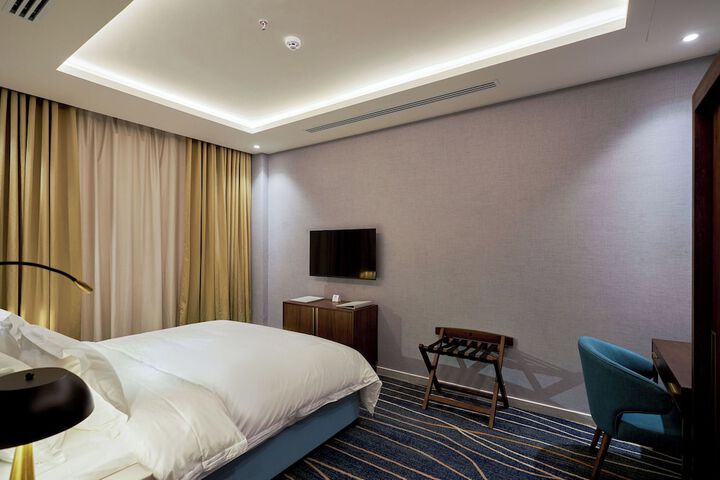 Room 30 of 77