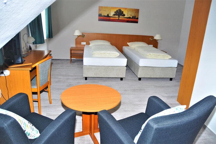 Room 6 of 34