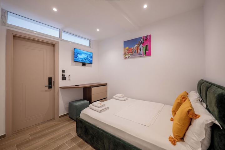 Room 13 of 81