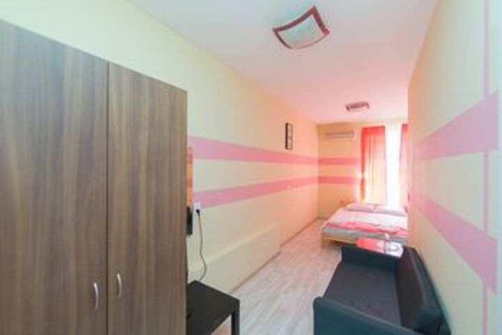 Room 73 of 84