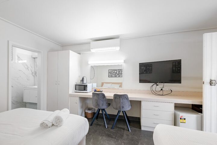 Room 6 of 19
