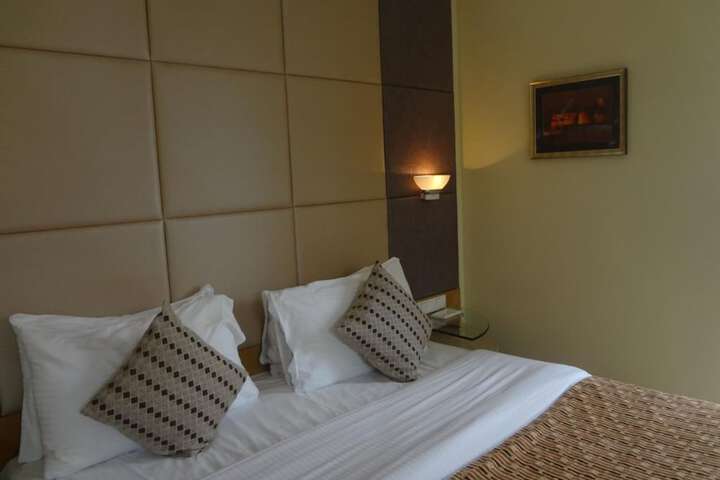 Room 13 of 36