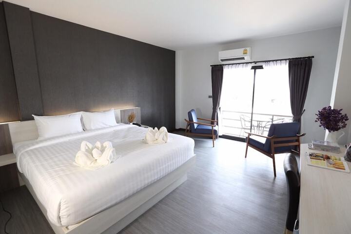 Room 3 of 79