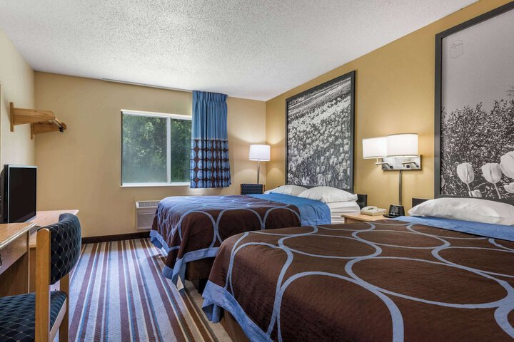 1 Queen Bed Mobility Accessible (9 of 16)