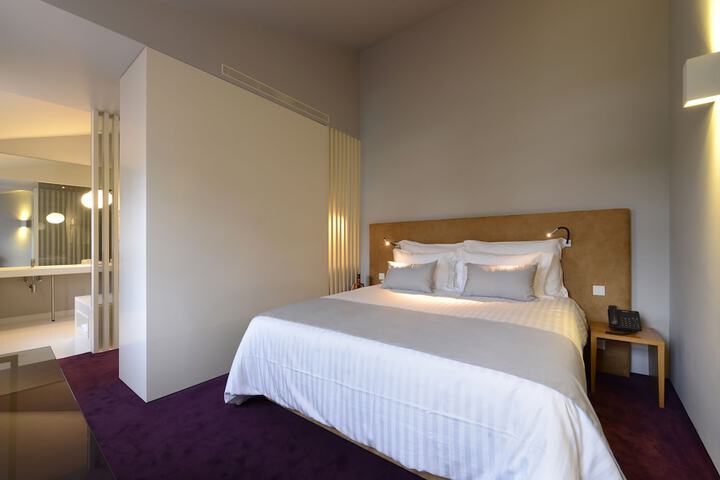 Room 15 of 46