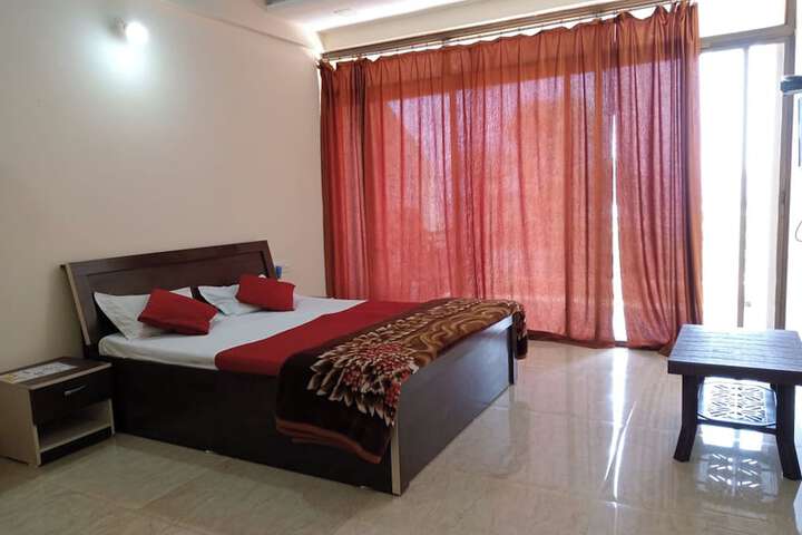 Room 6 of 33