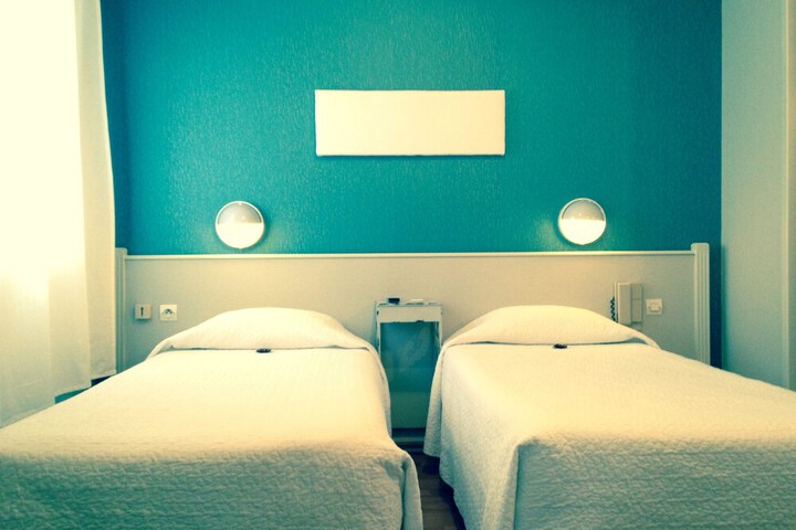 Room 7 of 27