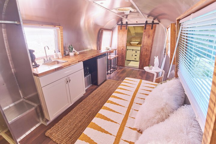 Standard Studio 1 Queen Bed (8 of 57)
