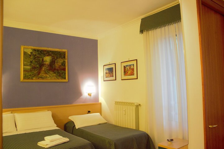 Room 17 of 33