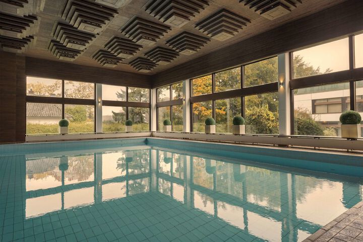 Pools & Facilities