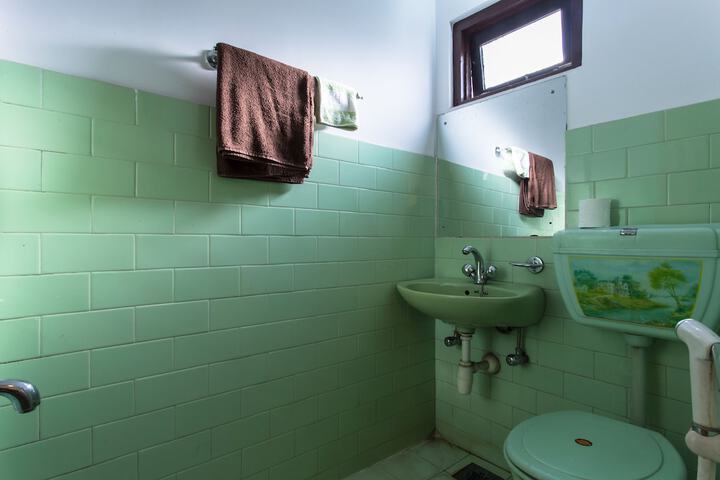 Room 37 of 47