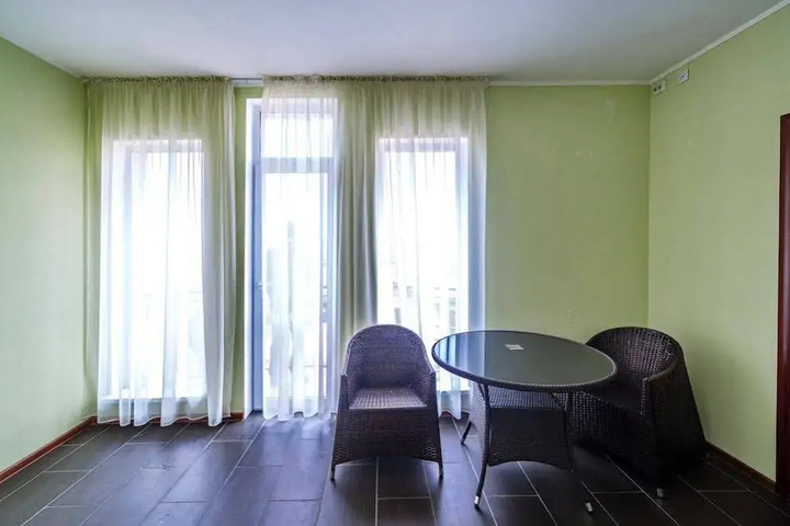 Room 13 of 20