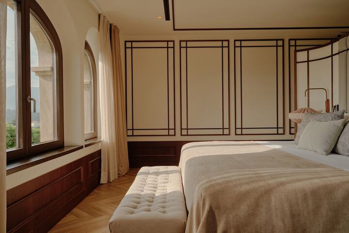 Room 9 of 92