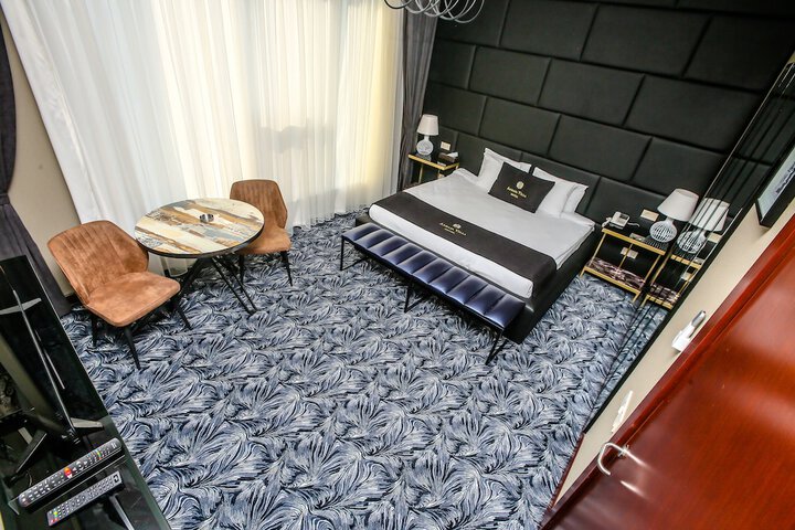 Room 10 of 38