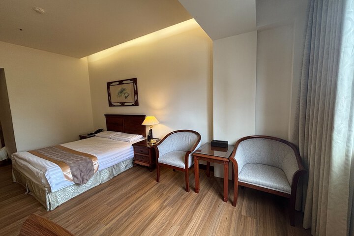 Room 17 of 46