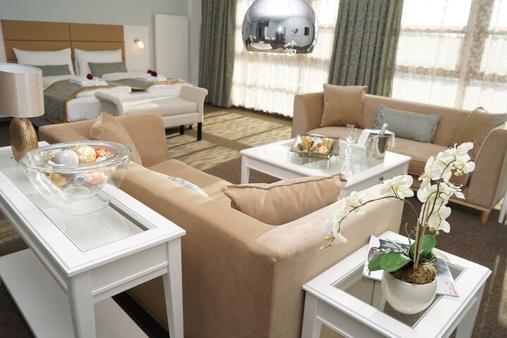 Room 10 of 29