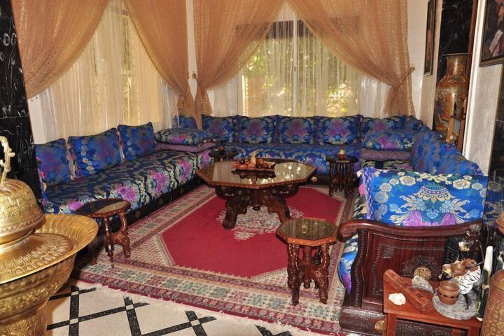 Lobby lounge