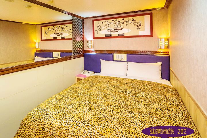 Room 2 of 48