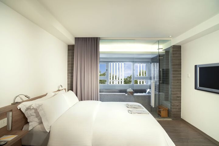 Room 5 of 40