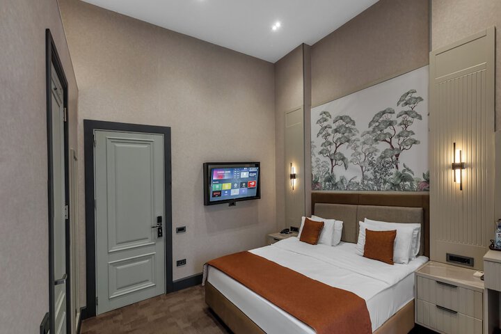 Room 17 of 30