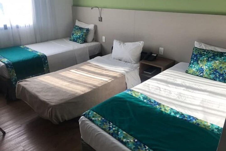 Room 13 of 40