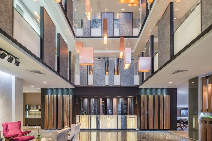 Entrance & Lobby