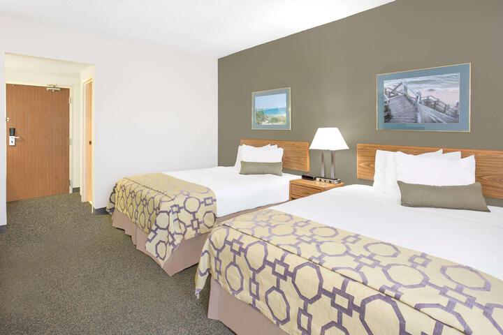 1 Queen Bed Accessible Room (6 of 11)