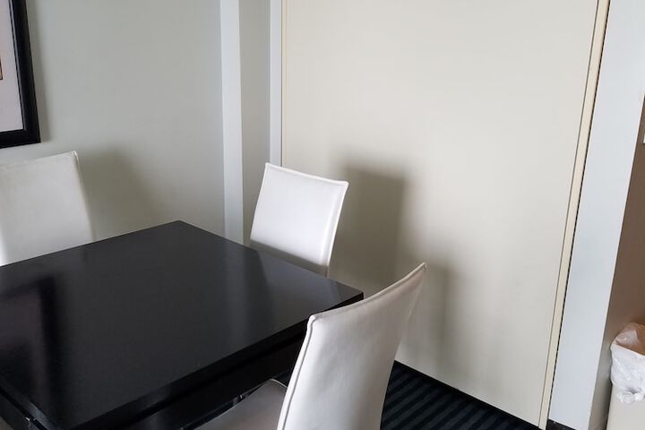 Room 44 of 190