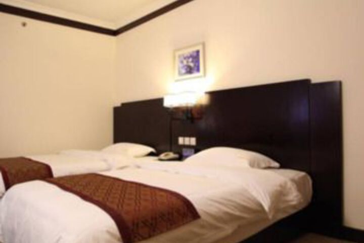 Room 11 of 24