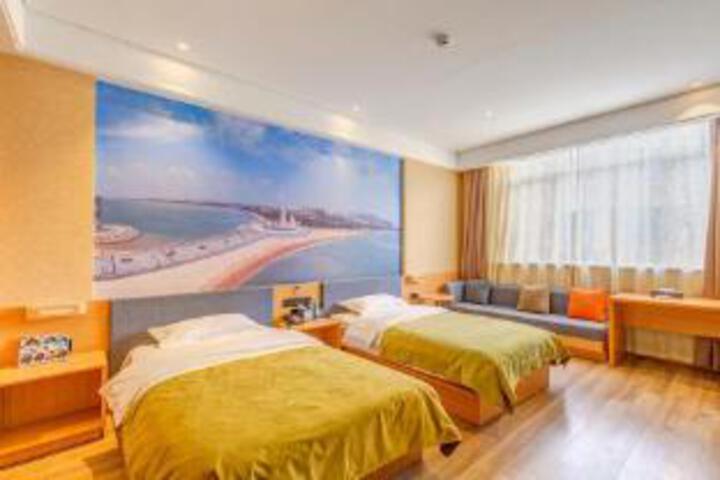 Room 6 of 8