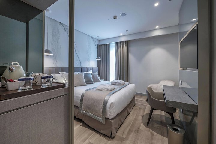 Room 12 of 93