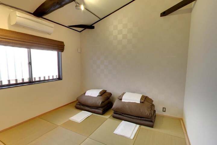 Room 9 of 30