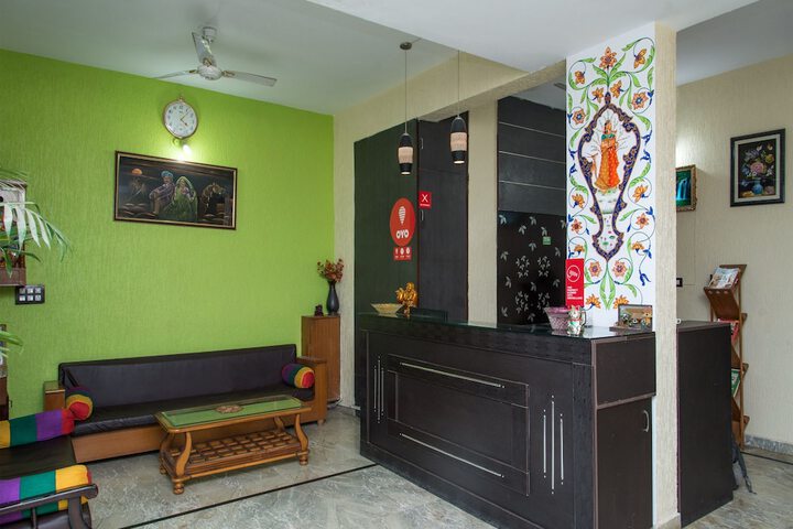 OYO 11716 HOTEL EVEREST