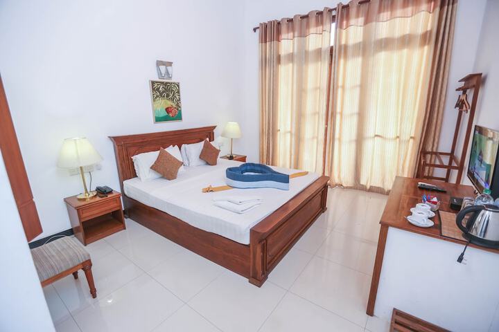 Room 5 of 32