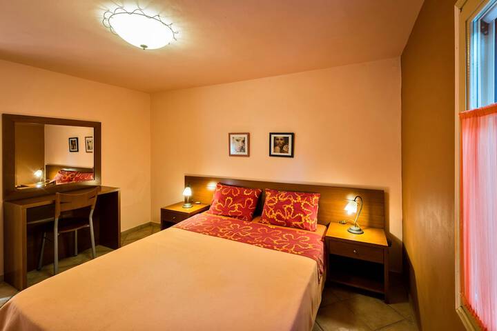 Room 4 of 49
