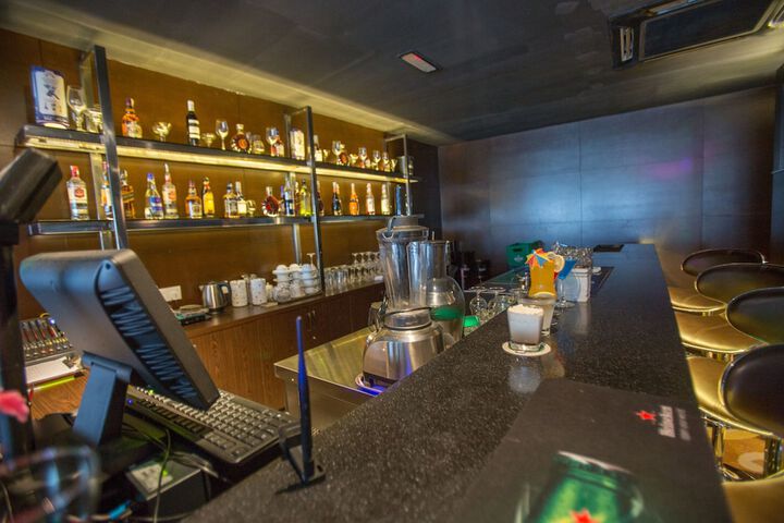 Lounge 21 of 22