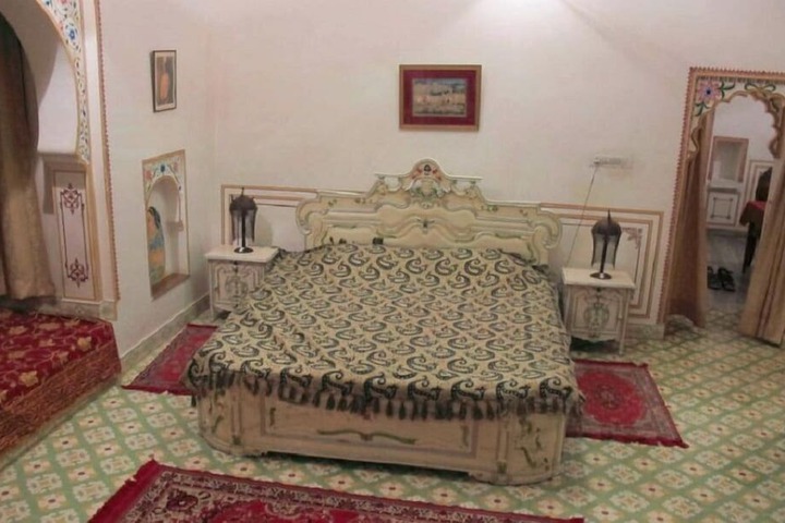 Room 16 of 105