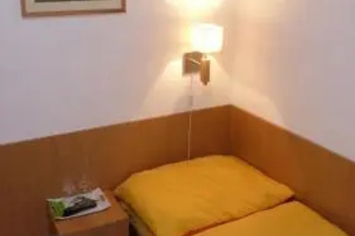 Room 6 of 21
