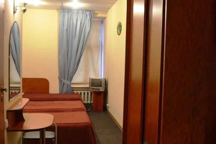Room 9 of 10