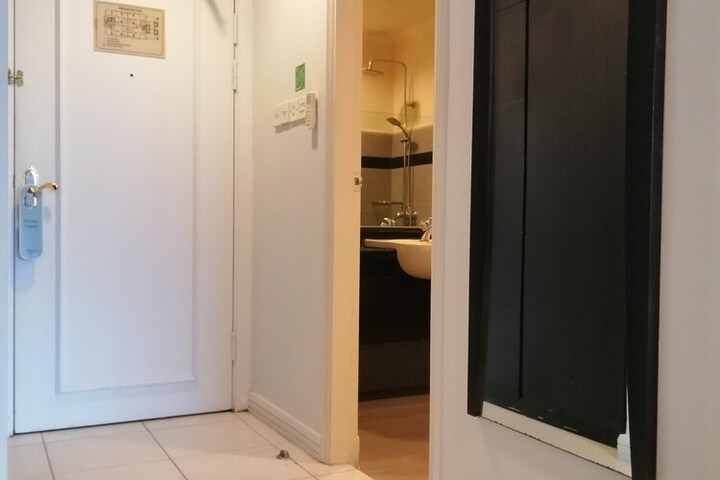 Room 8 of 37