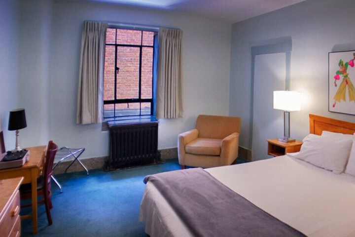 Room 28 of 85