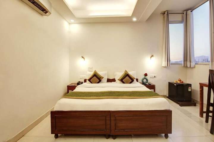 Room 4 of 30