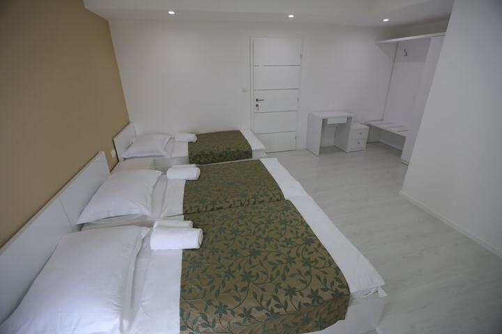 Room 8 of 79