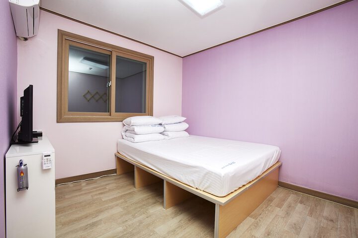 Room 21 of 35