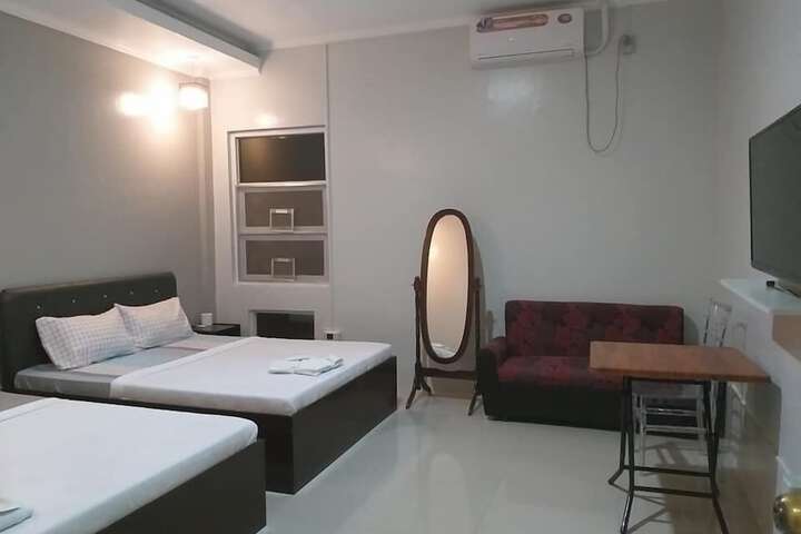 Room 6 of 12