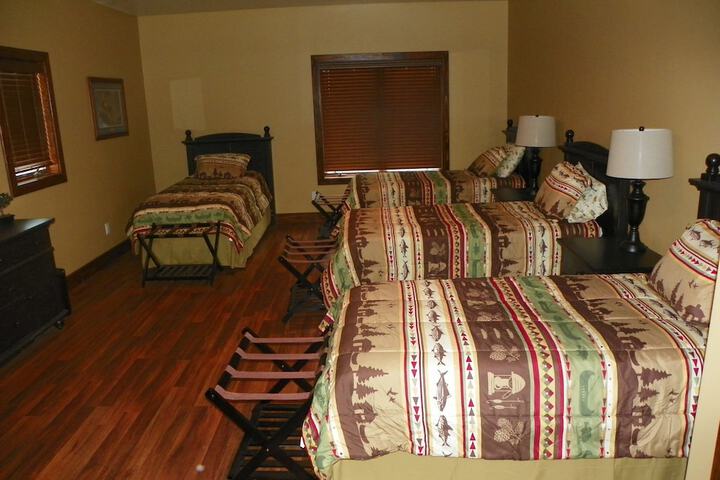 Room 4 of 18