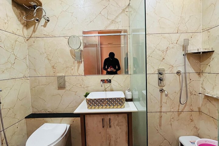 Room 16 of 30