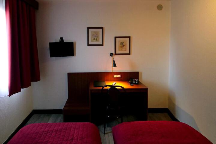 Room 17 of 29